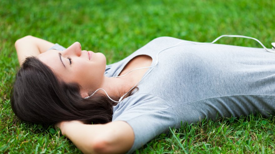 kodus; woman; relax; outdoors