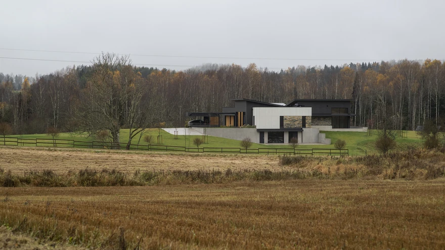 Arhitekt Indrek Kallase, sisearhitekt Liina Kingu ja pererahva koostöös valminud maja.