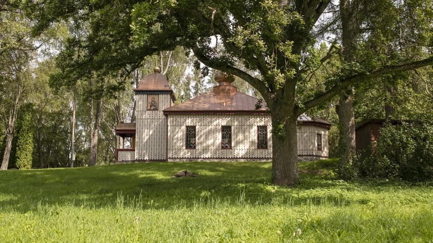 Nõukogude perioodil oli kristlus ja ka sakraalarhitektuuri rajamine sisuliselt tabu. Paljud hooned lagunesid. Siiski ehitati aastail 1952–1953 Miikse ja Obinitsa puukirik, ent seejärel soikus õigeusu pühakodade ehitus aastakümneteks. 