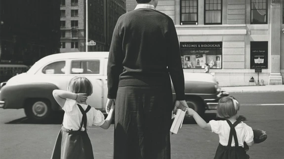 Vivian Maier. New York, NY, 1954 © Estate of Vivian Maier, Courtesy of Maloof Collection and Howard Greenberg Gallery, NY