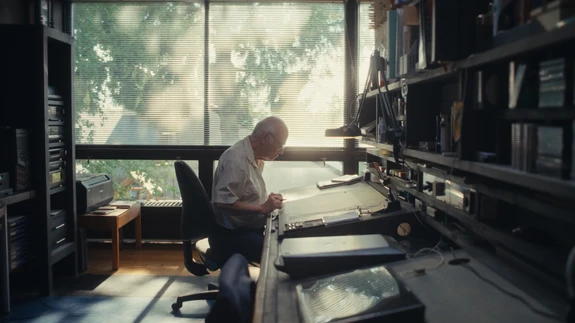 Filmi esilinastus leiab aset 18. veebruaril, tänavu 20. toimumisaastat tähistava Kumu Dokumentaali programmi raames. Seejärel jõuab Stellar Filmi linateos kinolevisse üle terve Eesti.