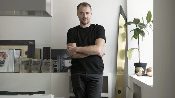 Ville Lausmäe oma ettevõtte VLS kontoris Tallinna kesklinnas.