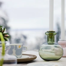 Marimekko 2020. aasta talve kollektsiooni uudistooteks on Carina Seth-Anderssoni kujustatud klaasist minimalistlikud küünlahoidjad. 