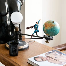 Kogu maja sisustuses kohtab põnevaid kujunduselemente: mänguasju, kunstiteoseid, tarbekunsti jne.