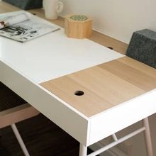 Eesti disain kohtub Skandinaavia disainiga: Toivo Raidmetsa tooli paariliseks sai Taani tootja BoConcept kirjutuslaud.