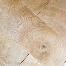 Keraamiliste plaatide maailmas on puitpõrandatest inspireeritud mustrid ja vormid praegu väga suur trend.