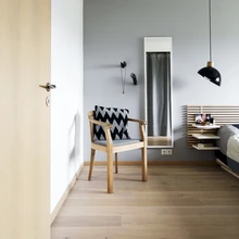 Musta kupliga valgusti Moonika on inspireeritud Estoplasti toodangust.