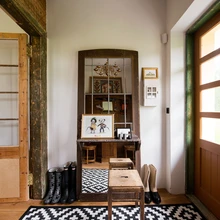 Kogu maja sisustuses kohtab põnevaid kujunduselemente: mänguasju, kunstiteoseid, tarbekunsti jne