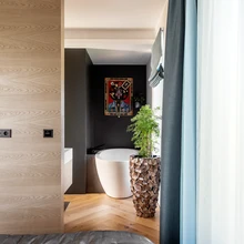 Balteco kivivann Flo ja otsaseinal olev taies inspireeris sisehaljastajat disainima pärlitega viimistletud taimemahutit.