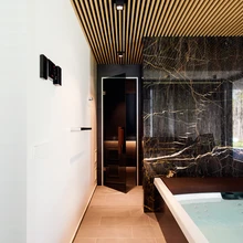 Ruumikas koduspaas asuvad mullivann, leili- ja aurusaun. Looduskivist paneelid on tarninud Kiviprojekt.