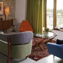 Postrid seinal on tegelikult uued, nende autor Mads Berg jäi silma Disaini- ja Tarbekunstimuuseumis toimunud Põhjamaade moeillustratsiooni näituselt.