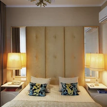 Magamistoale lisavad luksust valitud materjalid – seinu katab siiditapeet ning põrandal olev vaip on nii pehme, et astudes vajuvad jalad sellesse.