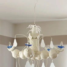 Üllatavaima disainiga on selles korteris aga magamistoa lakke seatud Andrea Ghiselli unikaalne valgusti Agatina.