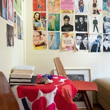 Tütre magamistuba kaunistavad väljalõiked 1980ndatest ja Marimekko laudlina.