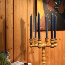 Treitud küünlajalg 1970ndatest, seinal peretütre maal EKA aegadest.