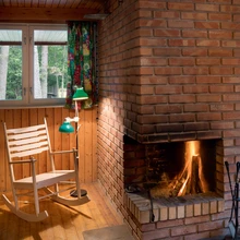 Kamina kõrval lisab ruumi hubasust Estoplasti põrandavalgusti.