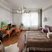 Üllatavaima disainiga on selles korteris aga magamistoa lakke seatud Andrea Ghiselli unikaalne valgusti Agatina.