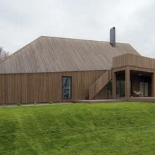 Kauni puitfassaadiga eramu Tartus Ujula tänaval.