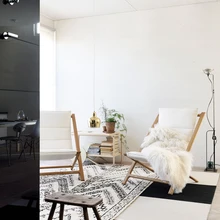 Elutoa tugitoolid esindavad Woodnotesi Arenzano toole. Serveerimislaud on Artekilt ja põrandavalgusti Toio on Flosi toodang.