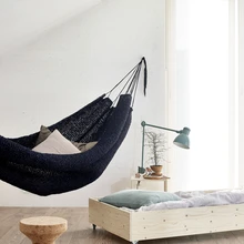 õrkkiik on valmistatud Woodnotesi kootud kangast. Korkiste on sarjast Cork Family, esindades Vitra toodangut.