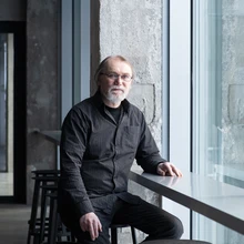 Heikki Zoova kui üks Eesti disainihariduse alusepanijaid ja tootedisaini eestkõnelejaid, paljude ühisprojektide, kursuse- ja lõputööde juhendaja õpetab ka praegu EKAs disaini põhitõdesid.